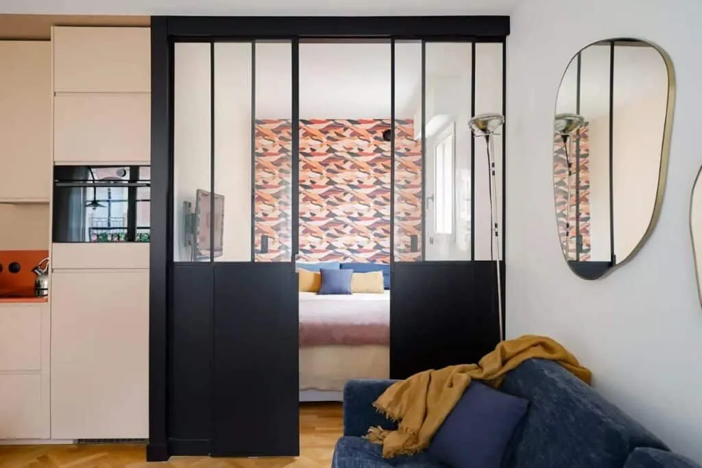 Revoluce v designu interiéru: jak moderní trendy mění klasické oddělovací prvky