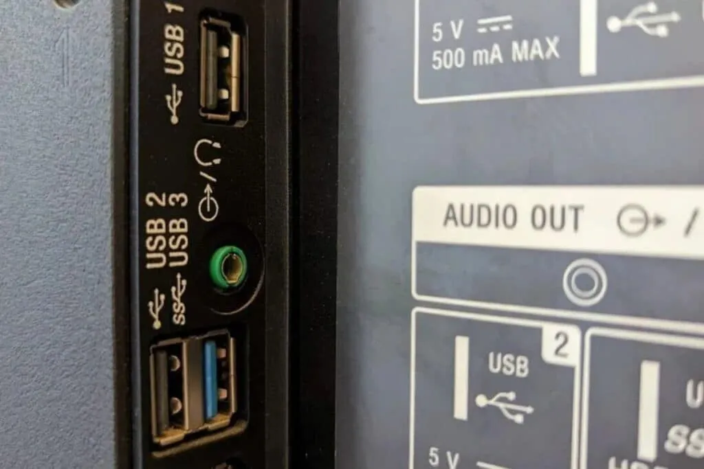 Málo volných zásuvek? Co umí USB porty v televizi