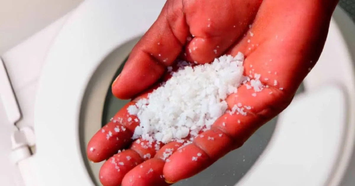 Jak na úklid a dezinfekci koupelny: přírodní alternativy a jak dobře fungují