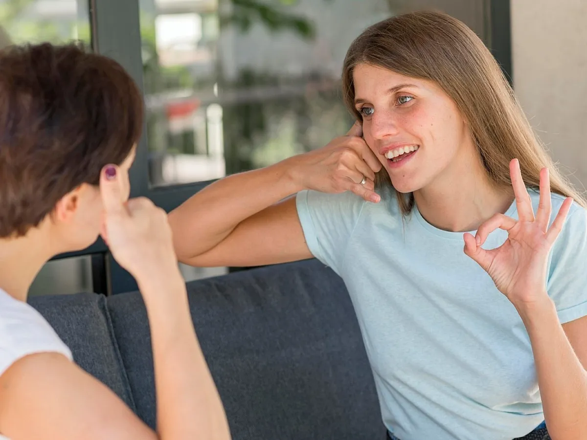 Co znamená, když někdo mlčí ve skupinové konverzaci podle psychologie