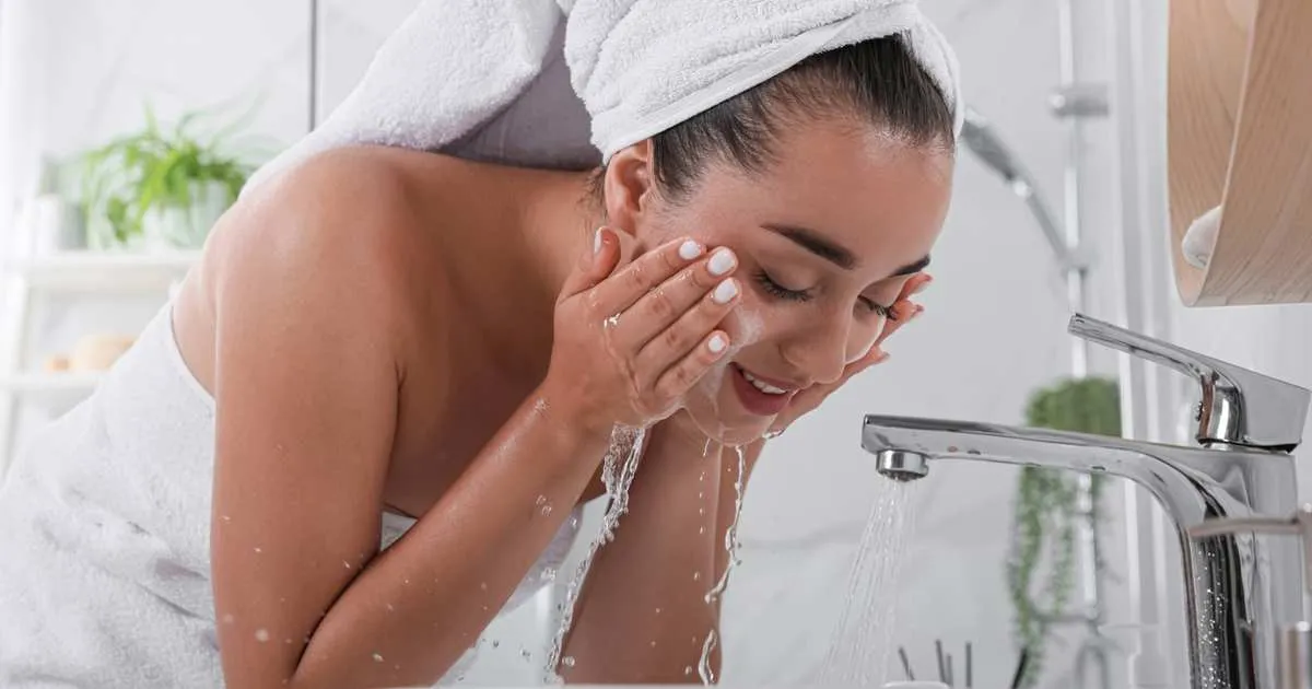 Proč je správné čištění pleti důležité: klíč k zdravé pokožce