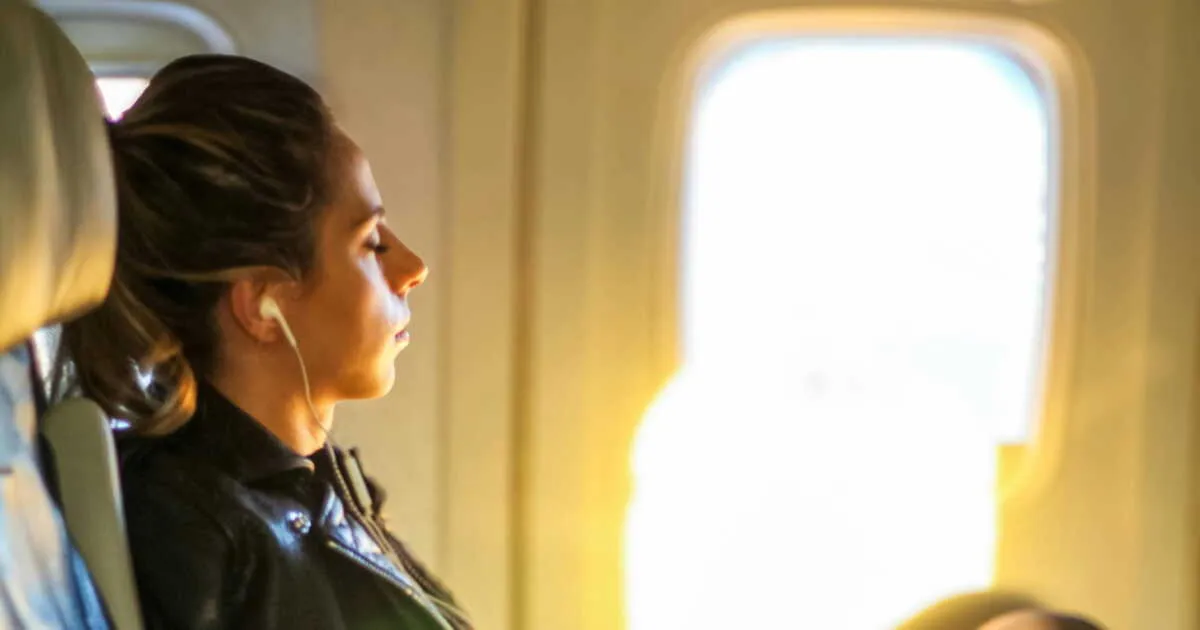 United Airlines zavádí nová pravidla pro používání sluchátek během letu