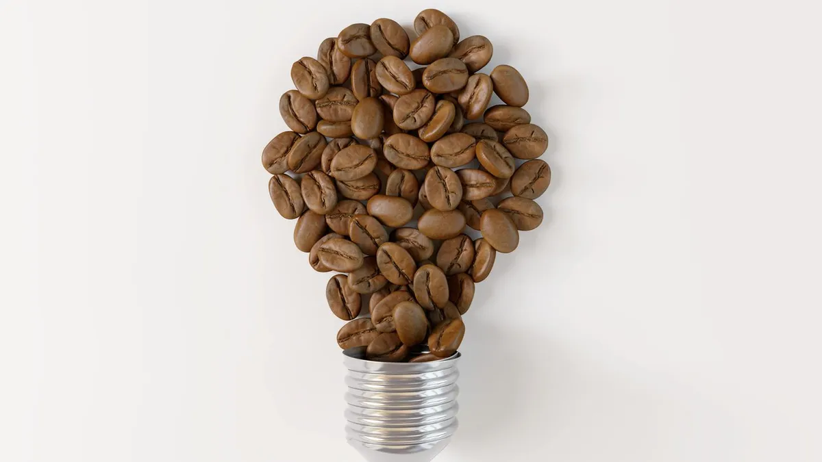 Výzkum kávy a čaje: jak pití těchto nápojů ovlivňuje mysl starších lidí